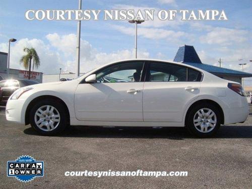 Nissan Altima 2011 photo 1