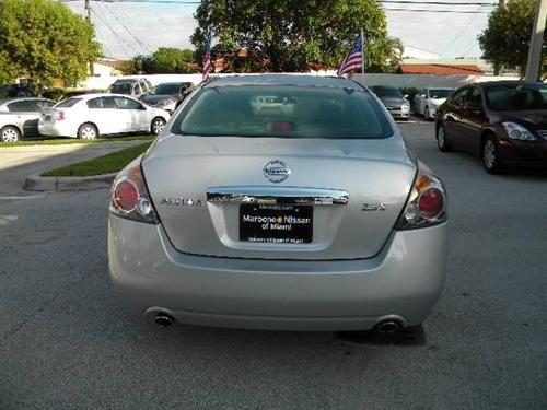 Nissan Altima 2011 photo 2