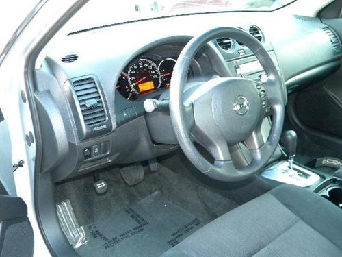 Nissan Altima 2011 photo 4