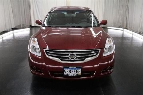 Nissan Altima 2011 photo 2