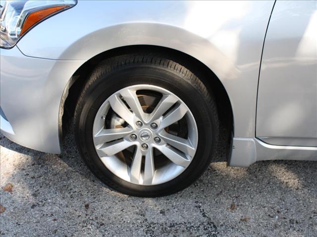 Nissan Altima 2011 photo 1