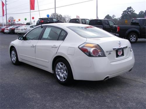 Nissan Altima 2011 photo 2