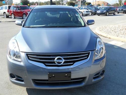 Nissan Altima 2011 photo 2