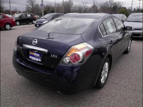 Nissan Altima 2011 photo 4