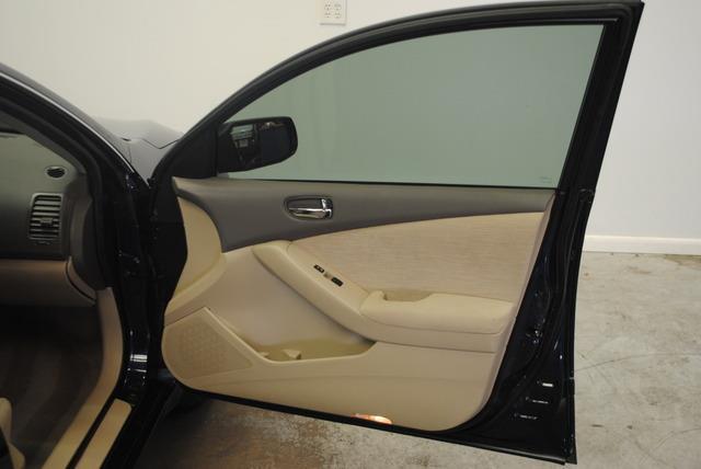 Nissan Altima 2011 photo 11