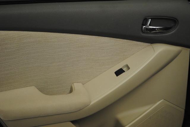 Nissan Altima 2011 photo 12