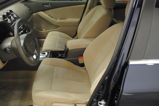 Nissan Altima 2011 photo 13