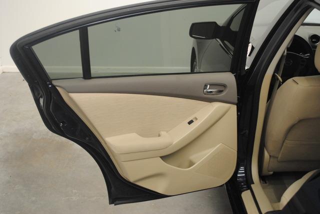 Nissan Altima 2011 photo 2