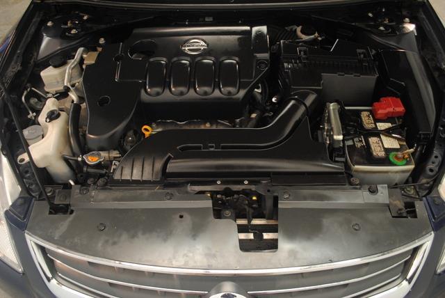 Nissan Altima 2011 photo 21
