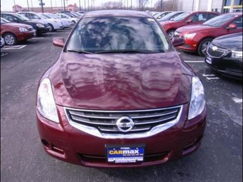 Nissan Altima 2011 photo 1