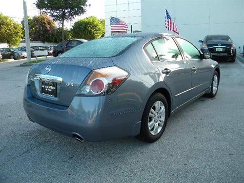 Nissan Altima 2011 photo 1