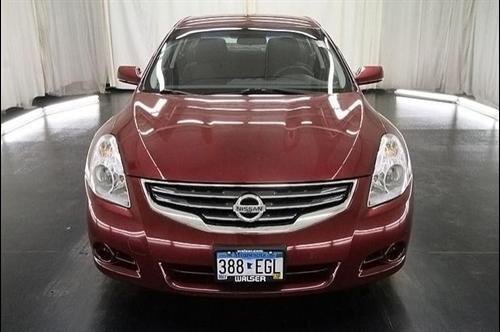 Nissan Altima 2011 photo 2