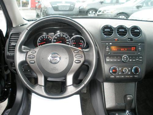 Nissan Altima 2011 photo 2