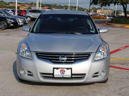Nissan Altima 2011 photo 1