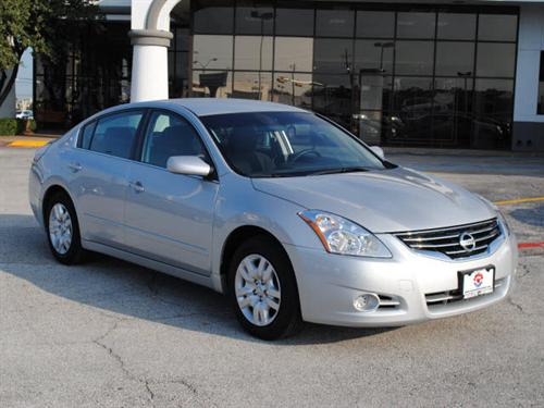 Nissan Altima 2011 photo 2