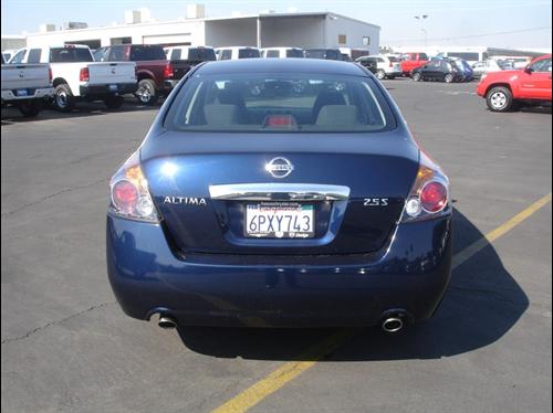Nissan Altima 2011 photo 1