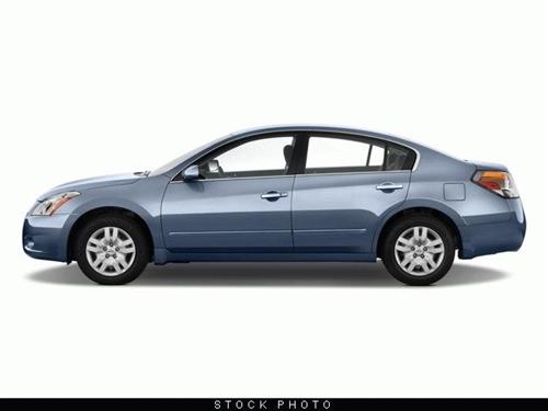 Nissan Altima 2011 photo 2