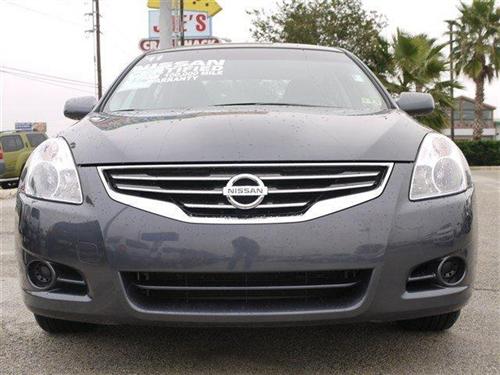 Nissan Altima 2011 photo 2