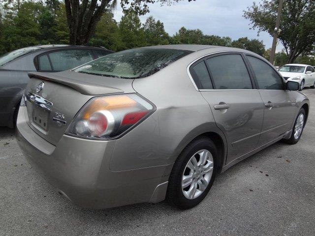 Nissan Altima 2011 photo 1