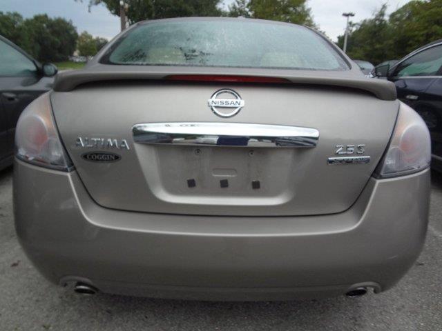 Nissan Altima 2011 photo 2