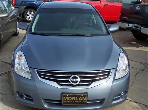 Nissan Altima 2011 photo 2