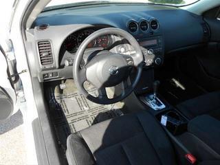 Nissan Altima 2011 photo 2