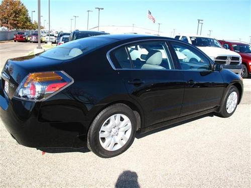 Nissan Altima 2011 photo 1