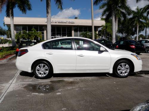 Nissan Altima 2011 photo 1