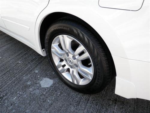 Nissan Altima 2011 photo 4