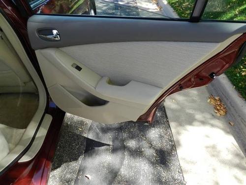 Nissan Altima 2011 photo 1