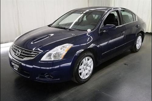 Nissan Altima 2011 photo 1