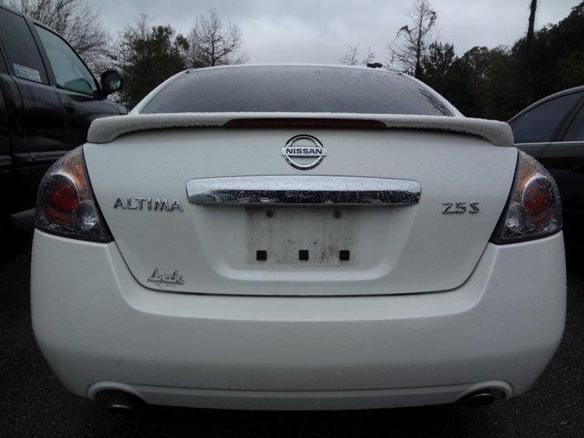 Nissan Altima 2011 photo 2