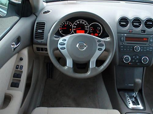 Nissan Altima 2011 photo 1