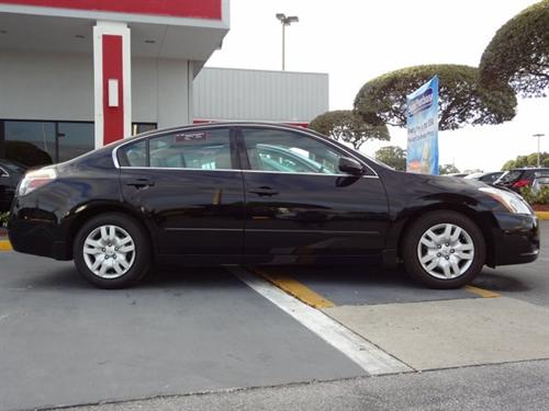 Nissan Altima 2011 photo 2