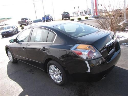 Nissan Altima 2011 photo 2
