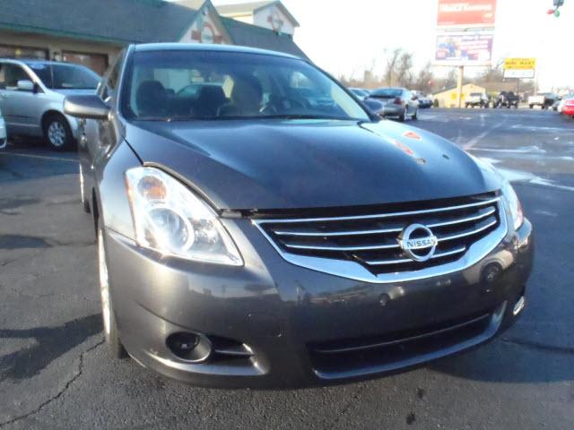Nissan Altima 2011 photo 1