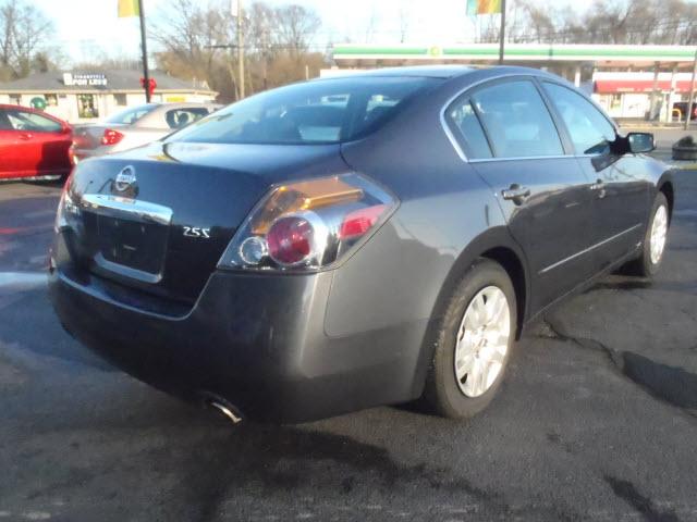 Nissan Altima 2011 photo 2