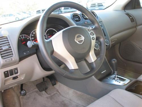 Nissan Altima 2011 photo 1