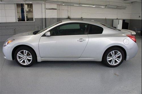 Nissan Altima 2011 photo 1