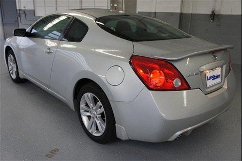 Nissan Altima 2011 photo 2