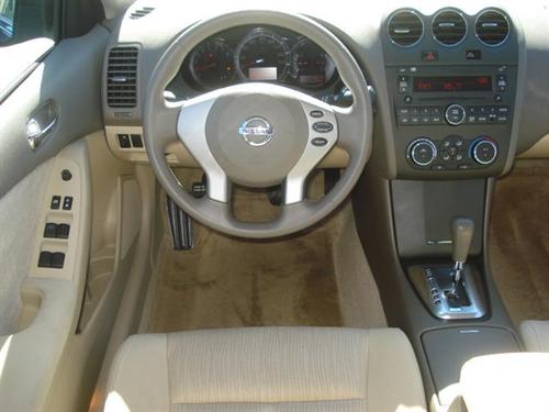 Nissan Altima 2011 photo 4