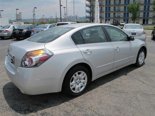 Nissan Altima 2011 photo 2