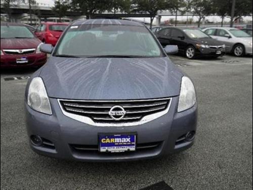 Nissan Altima 2011 photo 1