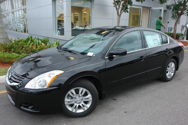 Nissan Altima 2012 photo 2