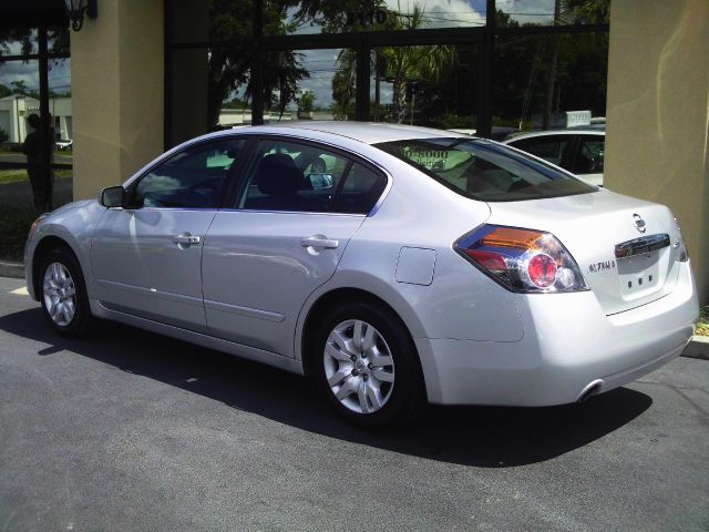 Nissan Altima Pickupslt Quad Cab SWB 4WD 4x4 Truck Sedan