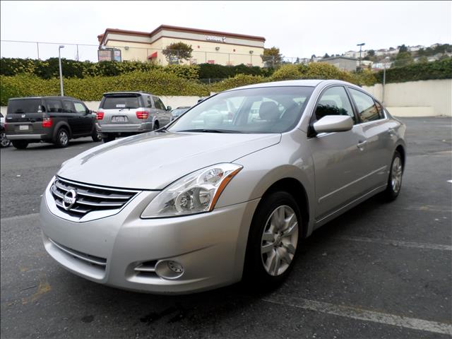 Nissan Altima 2012 photo 1