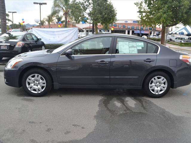 Nissan Altima 2012 photo 2