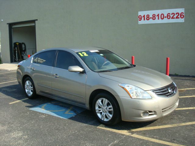 Nissan Altima Pickupslt Quad Cab SWB 4WD 4x4 Truck Sedan