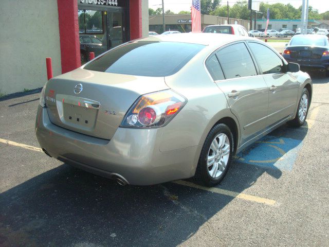 Nissan Altima 2012 photo 2