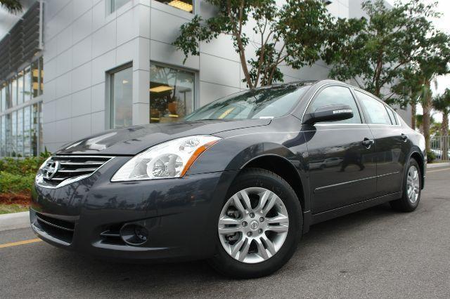 Nissan Altima Pickupslt Quad Cab SWB 4WD 4x4 Truck Sedan